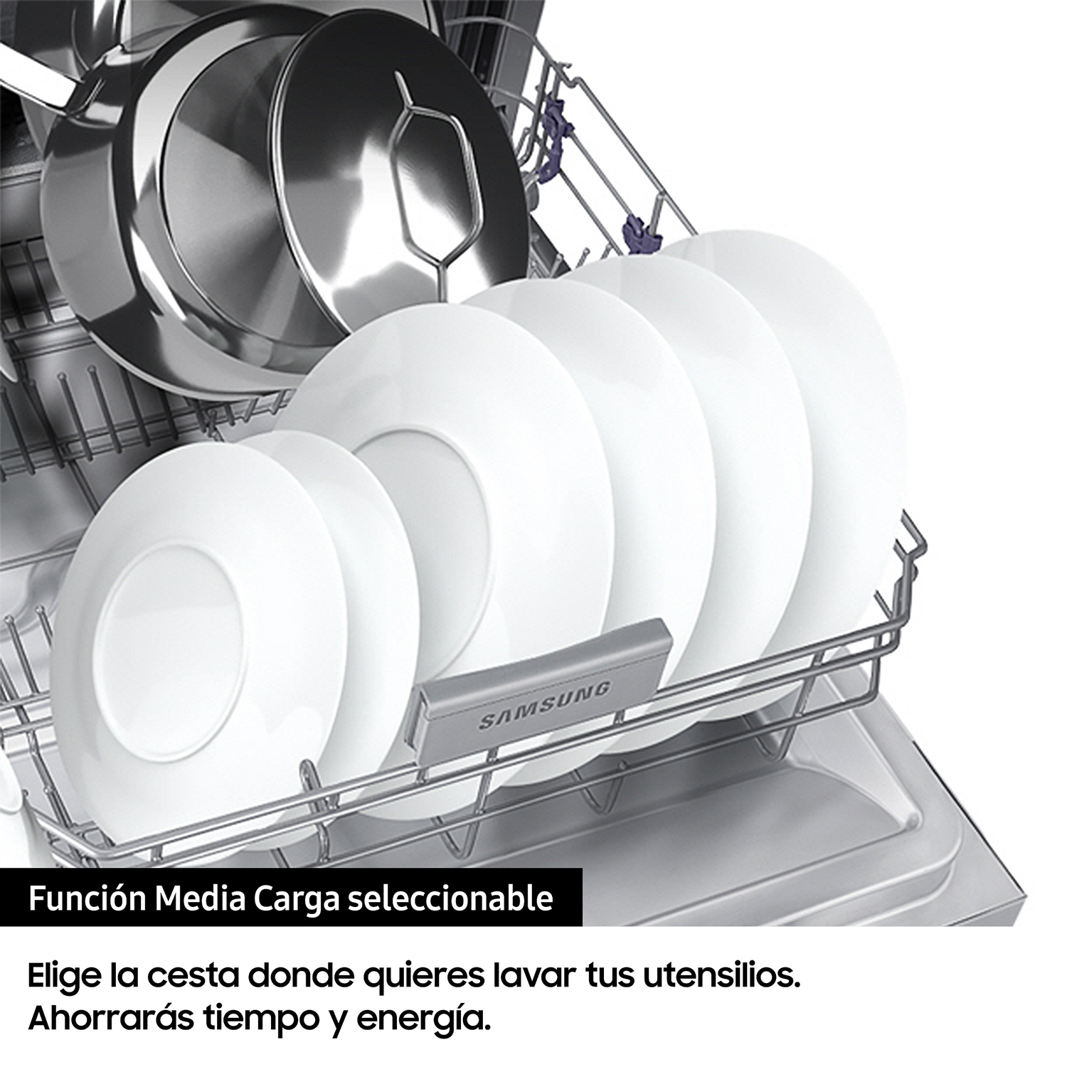 Lavavajillas con platos blancos y objetos plateados dentro. Superposición de texto en español.