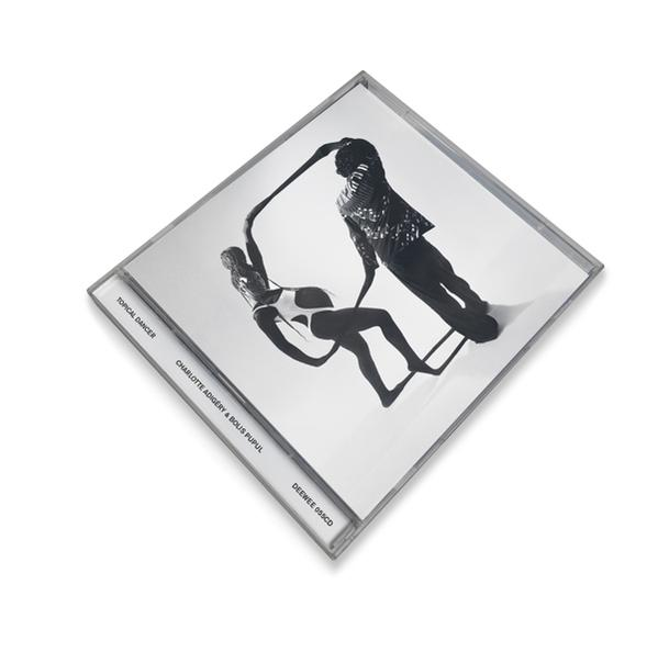 Ein CD-Cover mit einer Schwarz-Weiß-Grafik von zwei Figuren in abstrakter Pose.