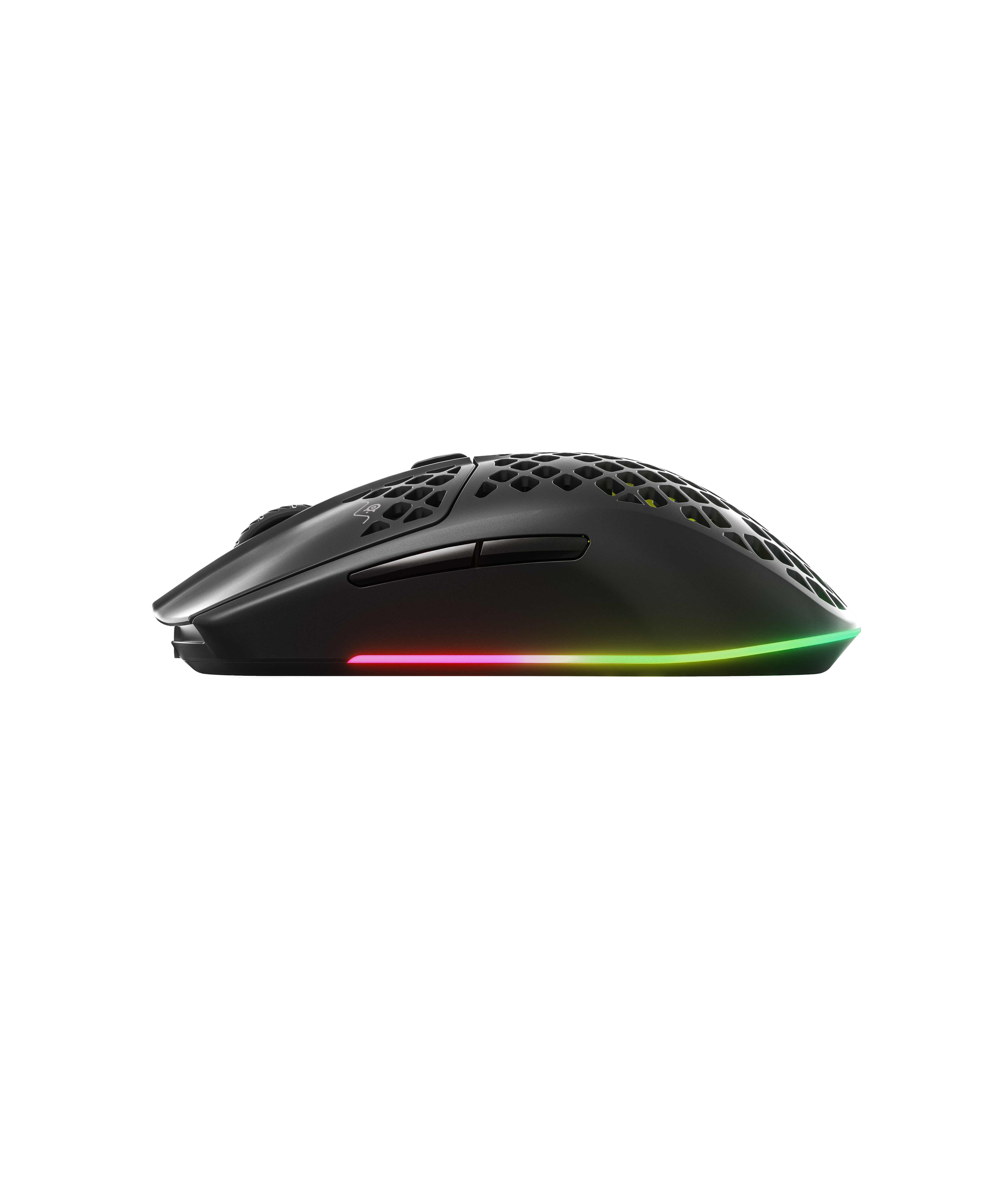 Zwarte gamingmuis met RGB-verlichting aan de onderkant. Witte achtergrond.