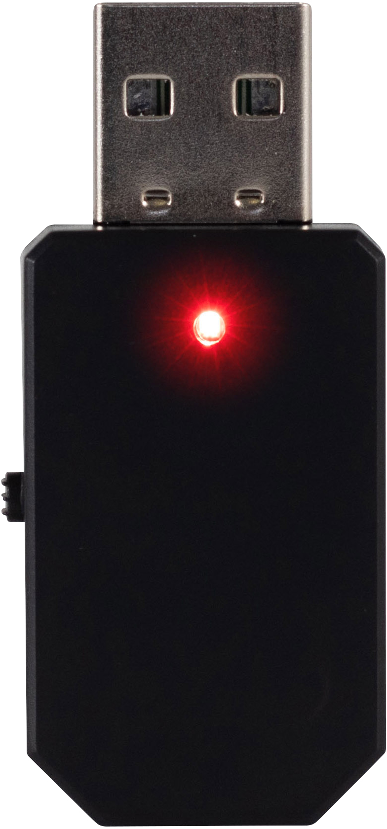 Fekete USB töltőadapter piros fénnyel. Az adapter USB porttal rendelkezik.