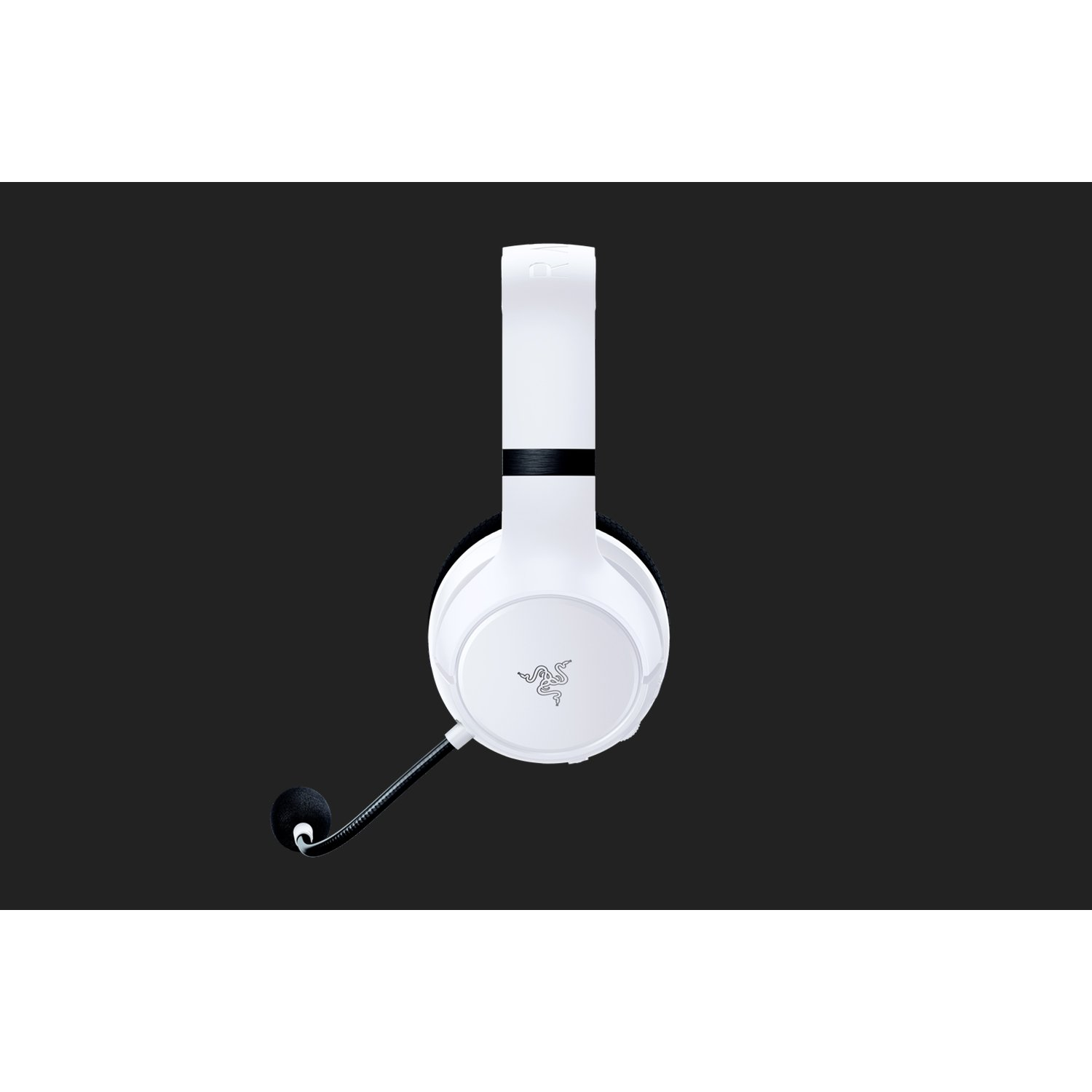 Auriculares para juegos Razer blancos sobre un fondo negro, con micrófono.