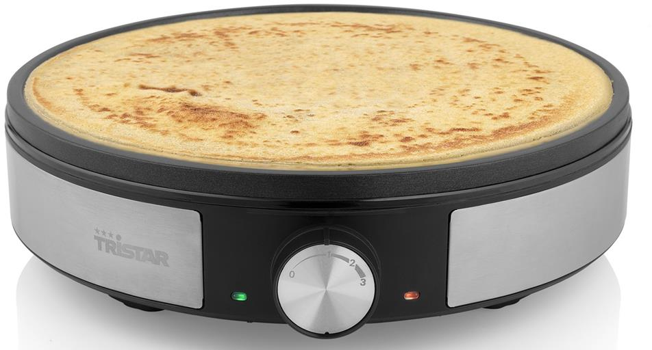 Crêpe maker met een crêpe erin, close-up.