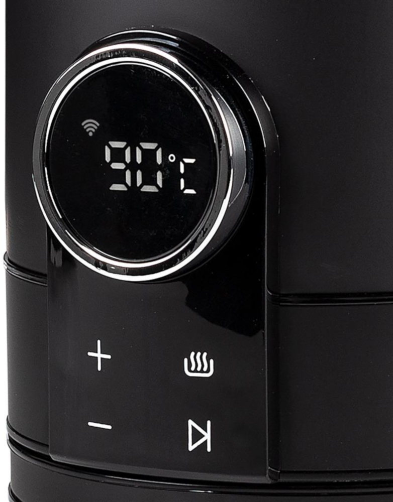 Gros plan sur un panneau d'appareil noir avec un affichage numérique indiquant 90 degrés Celsius.