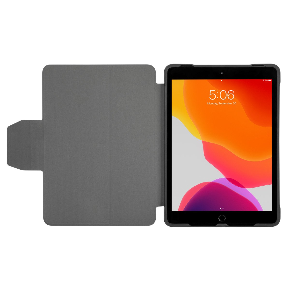 Açık bir kılıfı olan tablet. Ekran, saati ve renkli bir arka planı gösteriyor. Kılıf gri.