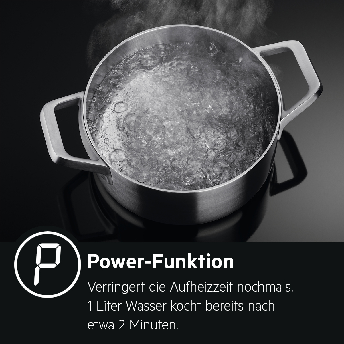 Ein Edelstahlkochtopf mit kochendem Wasser und aufsteigendem Dampf. Text in der linken unteren Ecke.