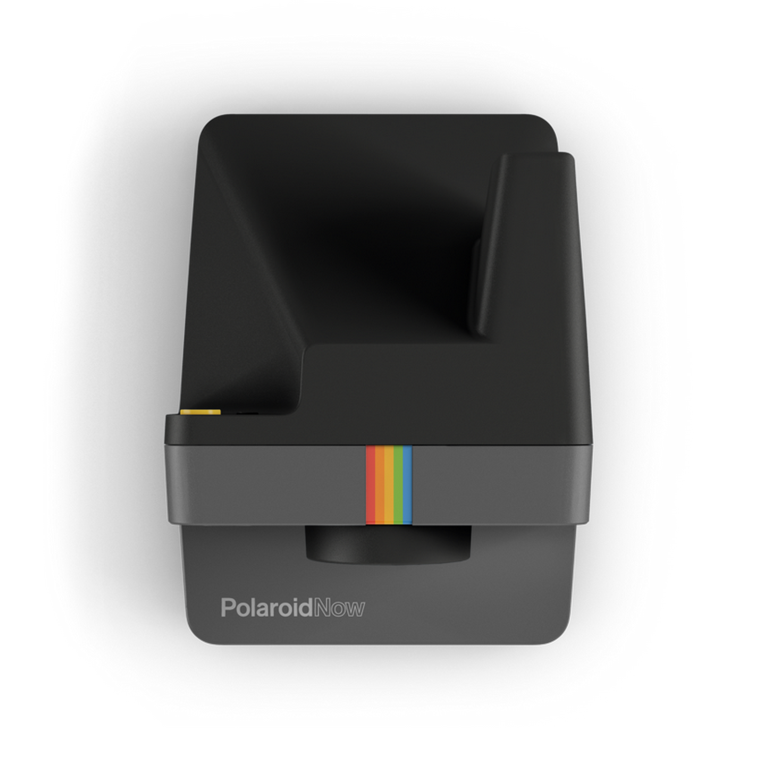 Cámara Polaroid Now negra, con una franja de arcoíris, sobre un fondo negro.