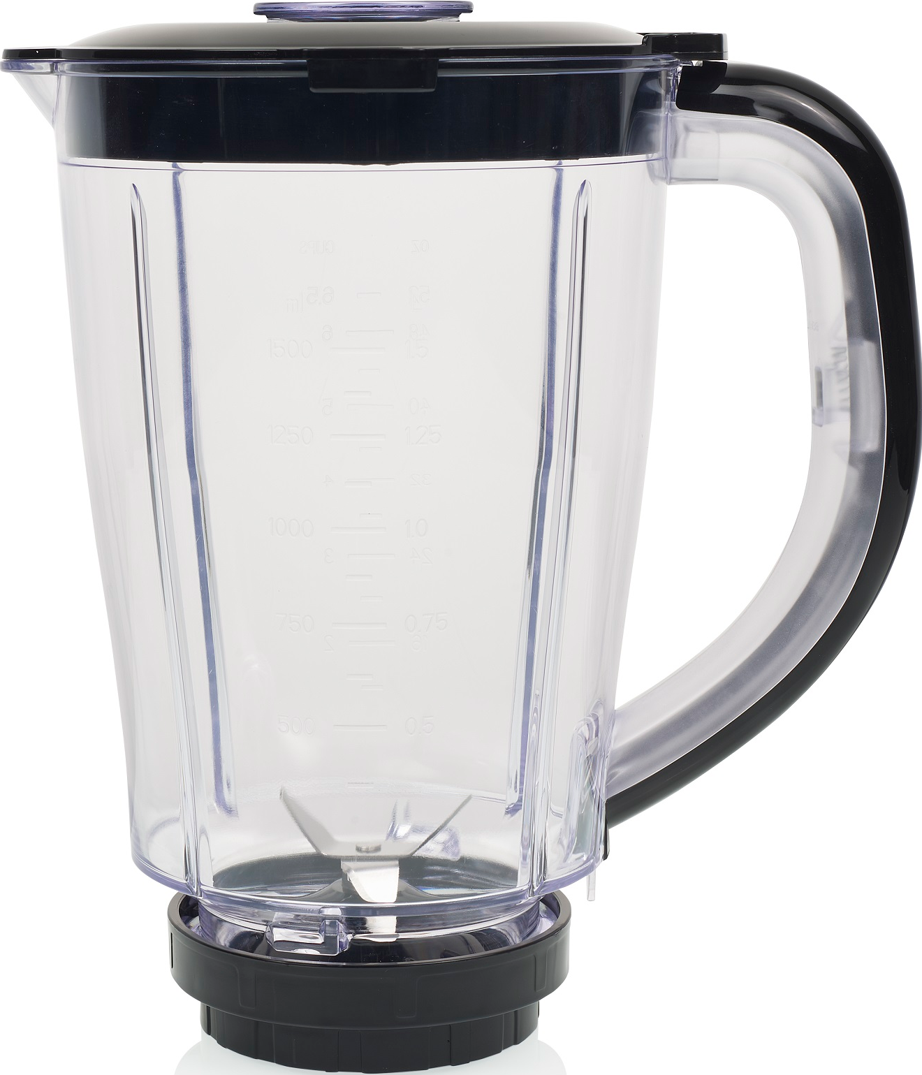 Ein klarer Mixbecher mit schwarzem Deckel und Griff, auf weißem Hintergrund platziert.