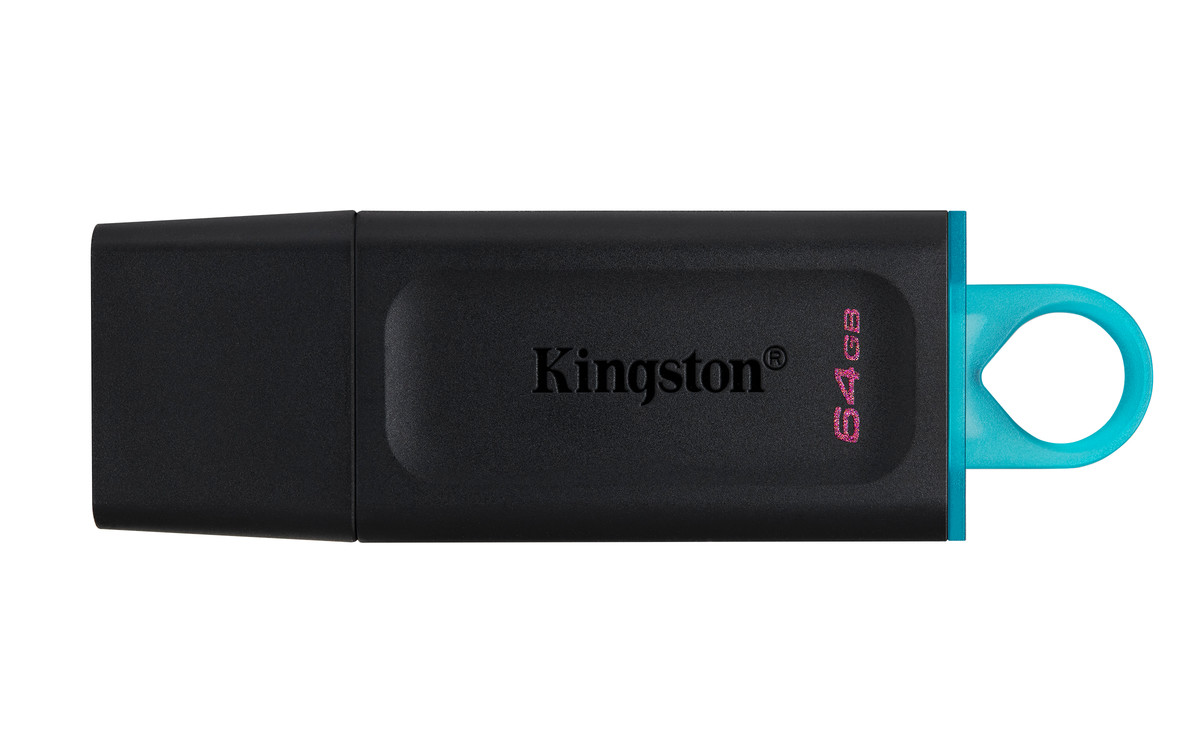 Kingston logolu siyah USB sürücü, turkuaz halka ve beyaz zemin üzerinde 64GB etiketi.