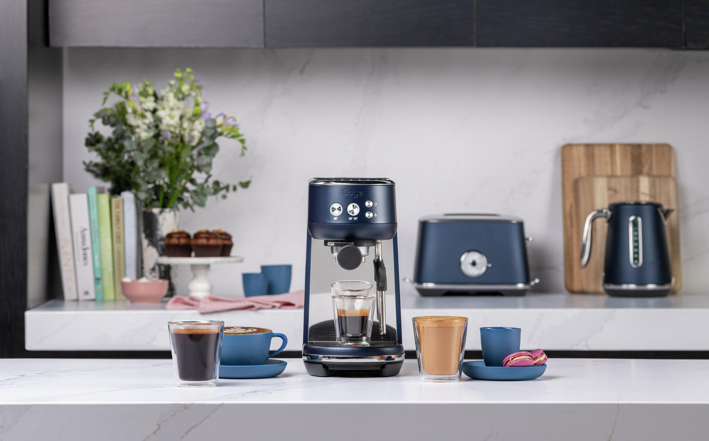 SAGE SES450DBL the Bambino™ Kaffeemaschine Damsonblue Espressomaschine (Damsonblue, 1560 Watt, 15 bar)