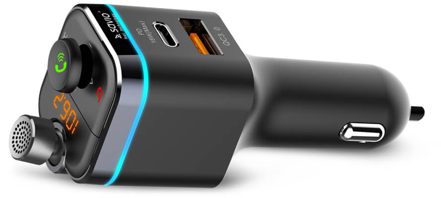 Fekete autós töltő USB portokkal és képernyővel.