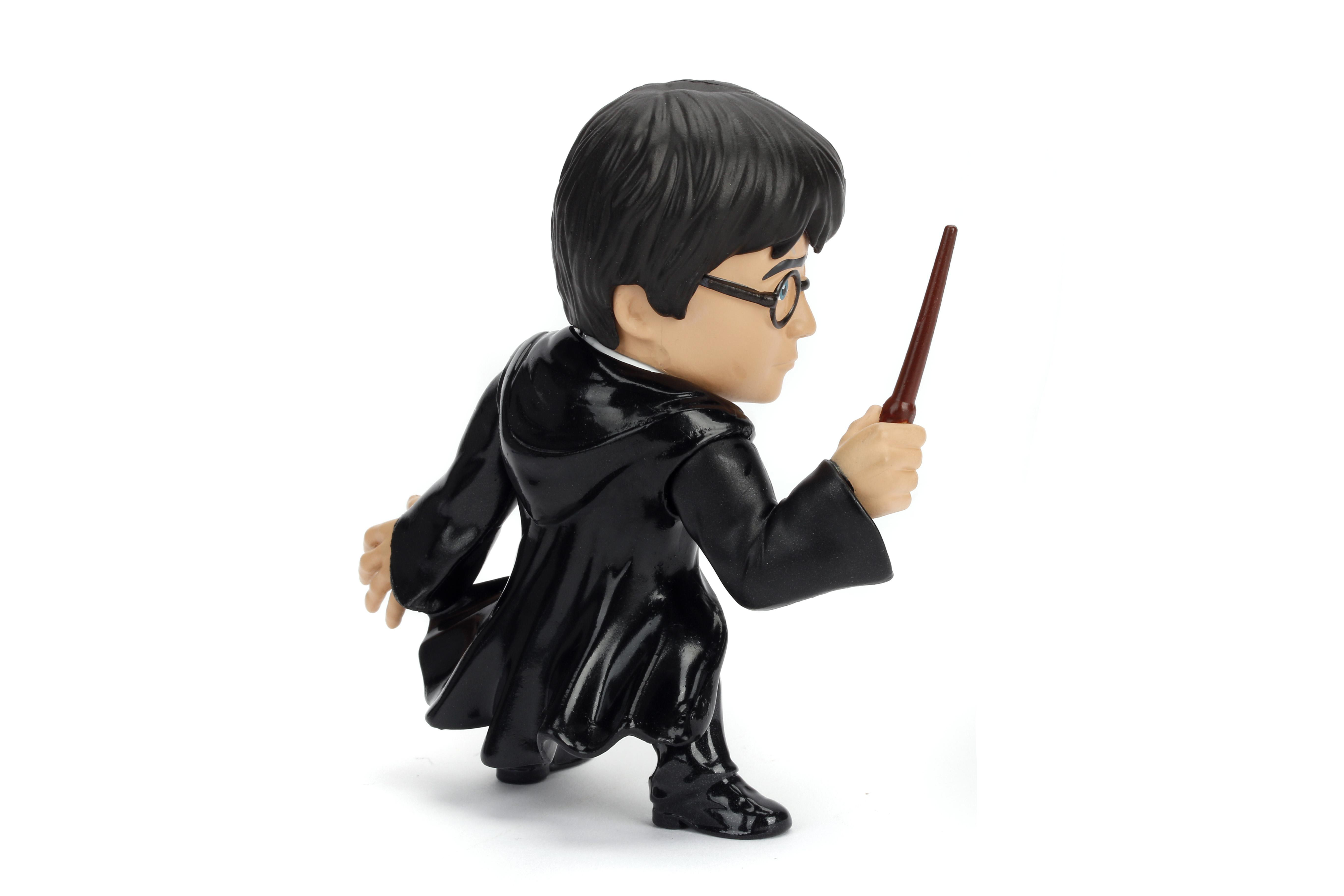 Harry Potter Figur mit Zauberstab, in schwarzem Umhang, nach links gerichtet, weißer Hintergrund.