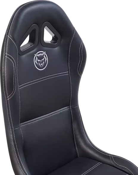 Chaise de jeu noire avec coutures blanches et un logo sur l'appuie-tête.