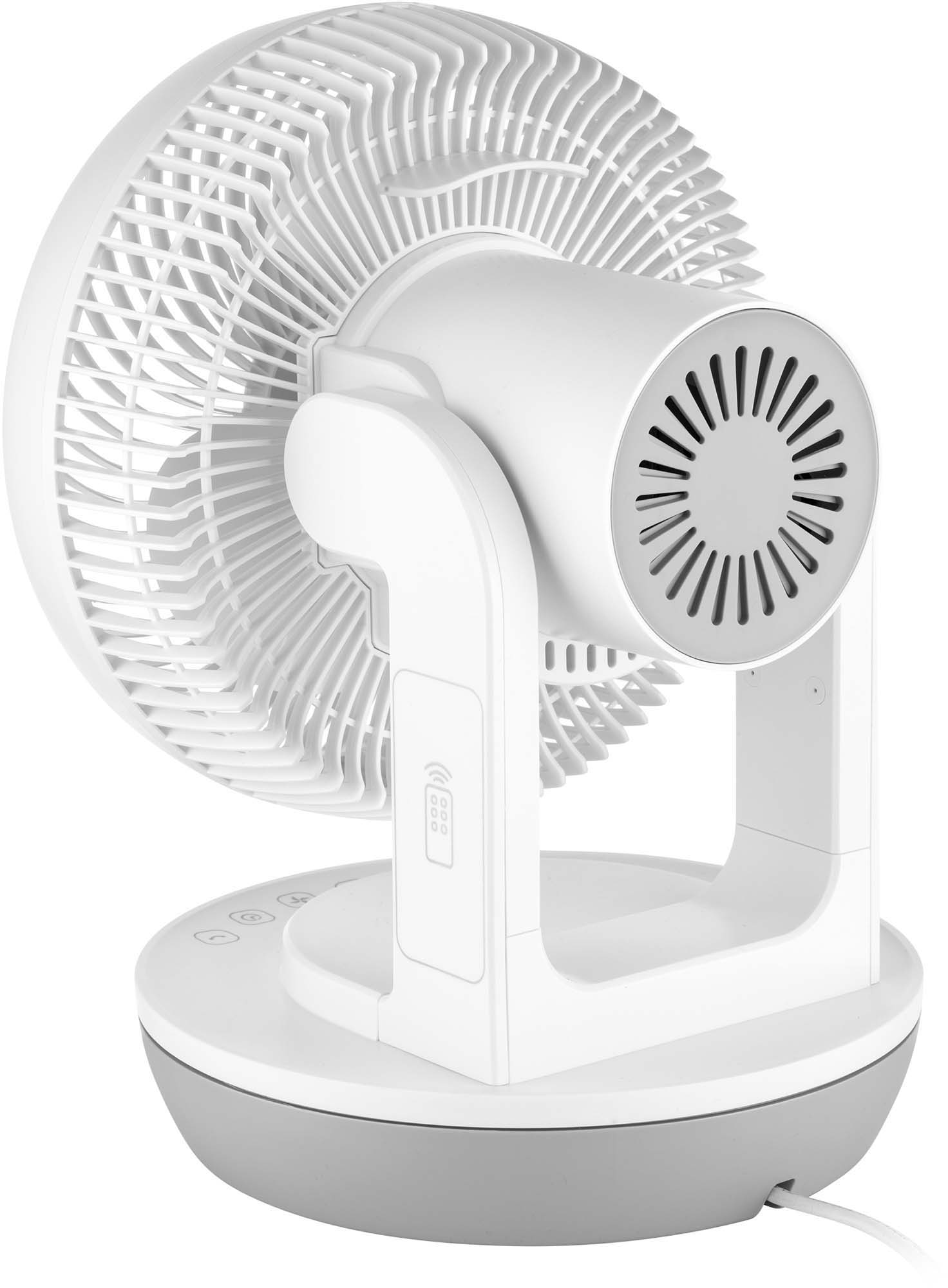 Fehér és szürke ventilátor ívelt kialakítással, szürke alapon. Van egy távirányítója.