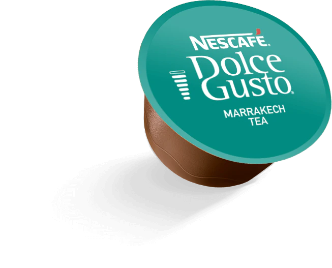 Une capsule de café Nescafe Dolce Gusto Marrakesh Tea. Elle est vert d'eau, avec une base marron et fond noir.
