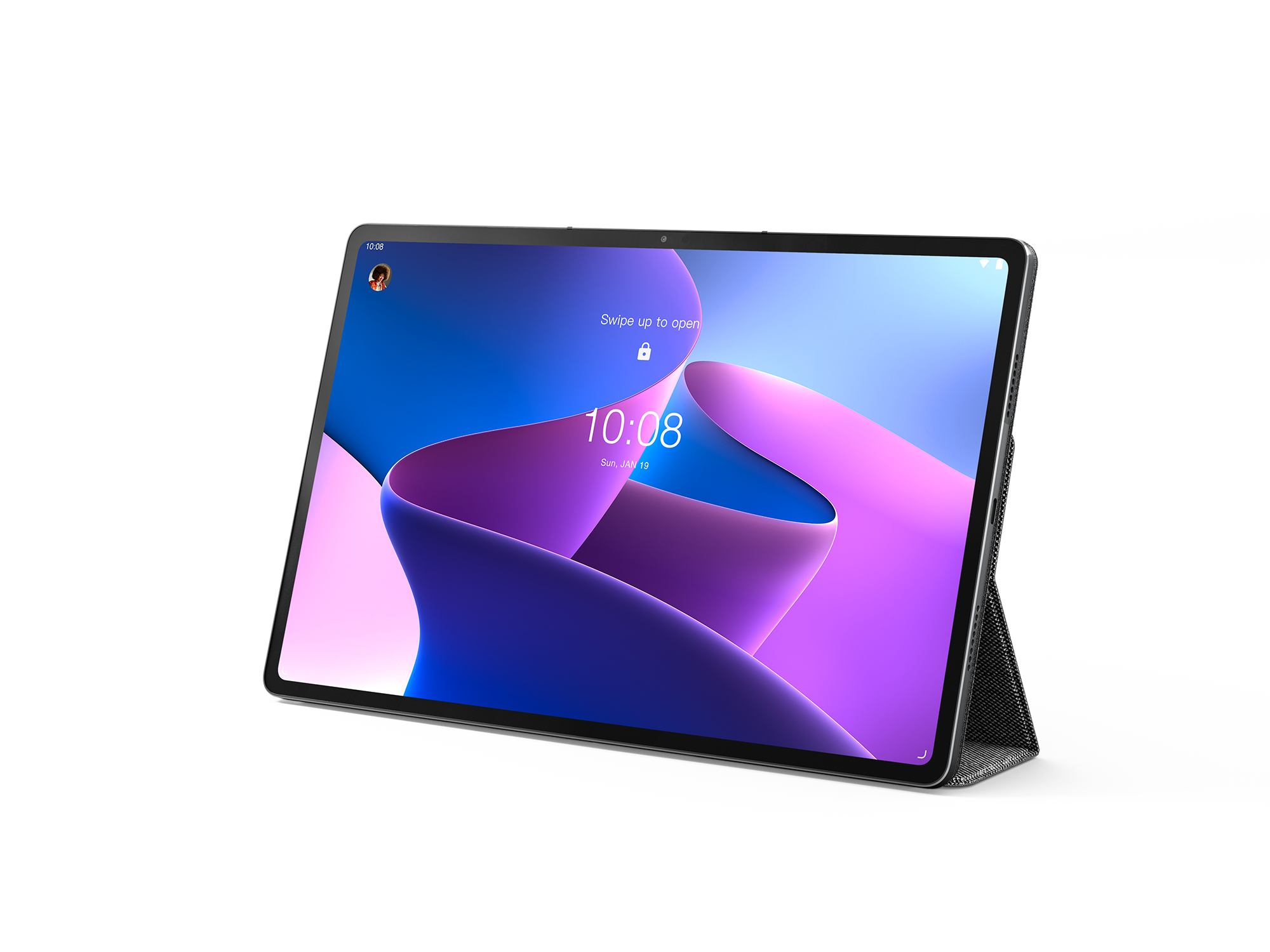 Een zwarte tablet ligt op een zwart oppervlak met de hoes open. Het scherm toont een paarse afbeelding en de tijd.