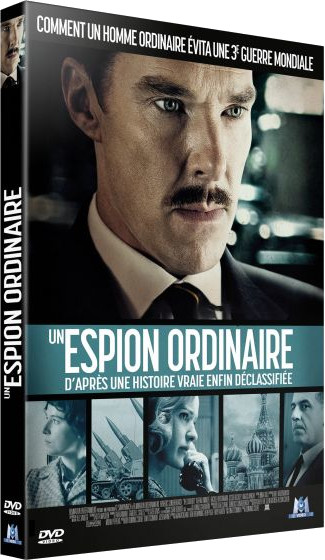 DVD-hoes voor "Un espion ordinaire". Gezicht van een man, titel in het Frans en afbeeldingen uit de film.