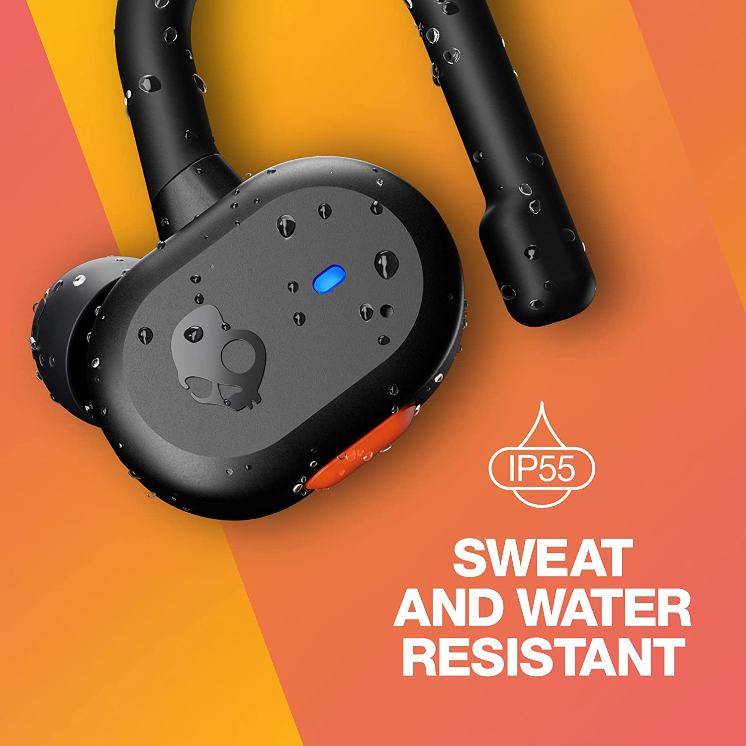 Skullcandy fülhallgatók vízcseppekkel. Narancssárga részlet. IP55 címke.