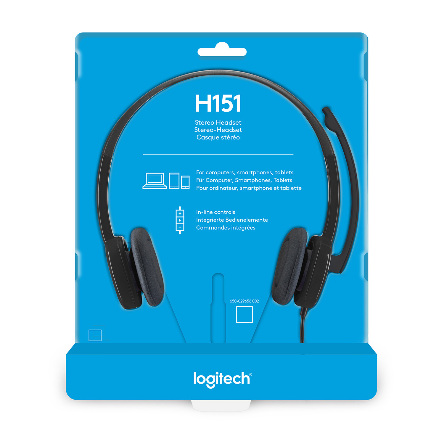 Una confezione blu contenente un auricolare stereo Logitech H151 nero, su sfondo blu.