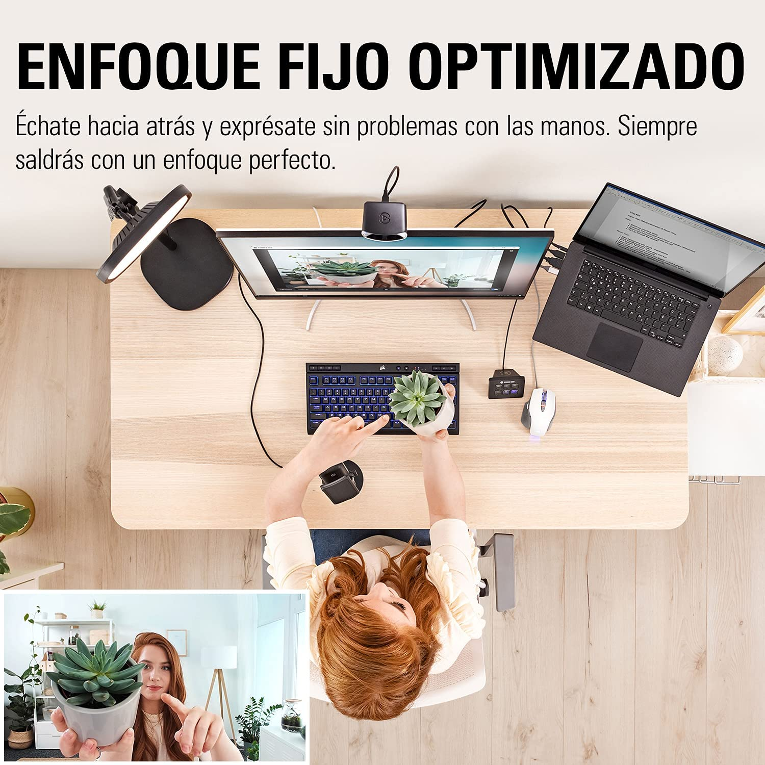Mujer usando una laptop, con monitor, teclado y una pequeña planta en un escritorio.