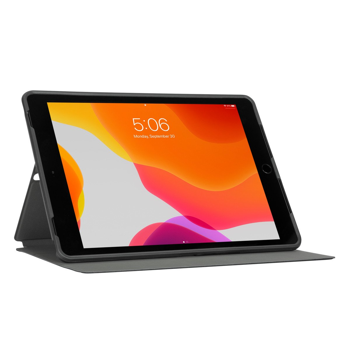 Koyu gri bir kılıf içinde tablet, bir saat ve renkli soyut bir görüntü gösteriyor.