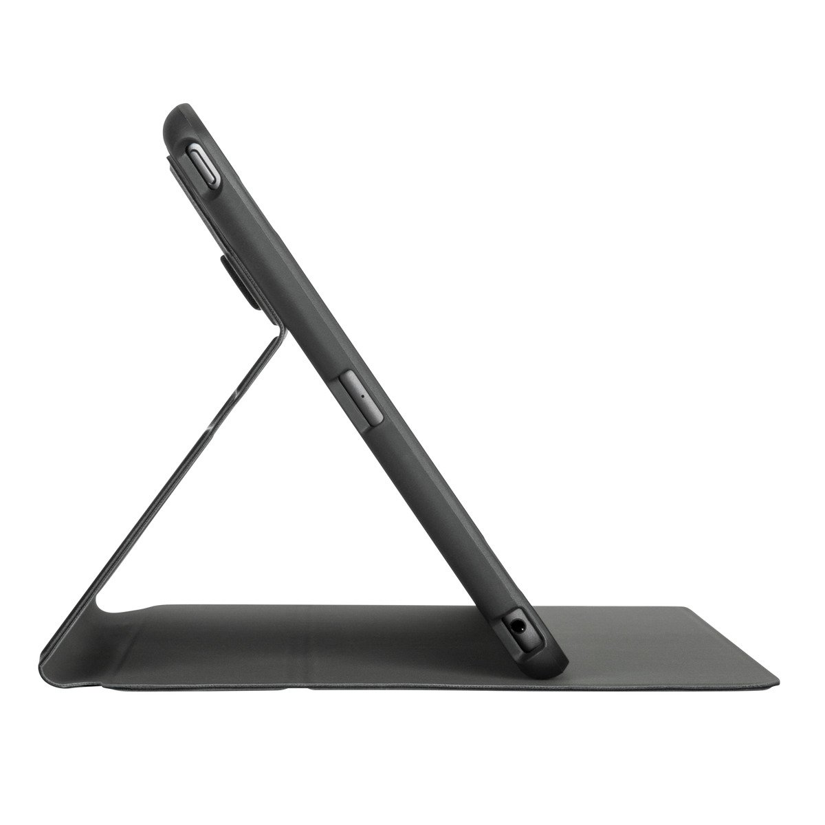 Açılı bir şekilde desteklenmiş, kılıf içinde siyah bir tablet. Kılıf beyaz bir yüzey üzerinde.