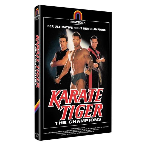 Karate Tiger DVD-Hülle. Drei Männer posieren. Fettgedruckter Titel, schwarzer Hintergrund.