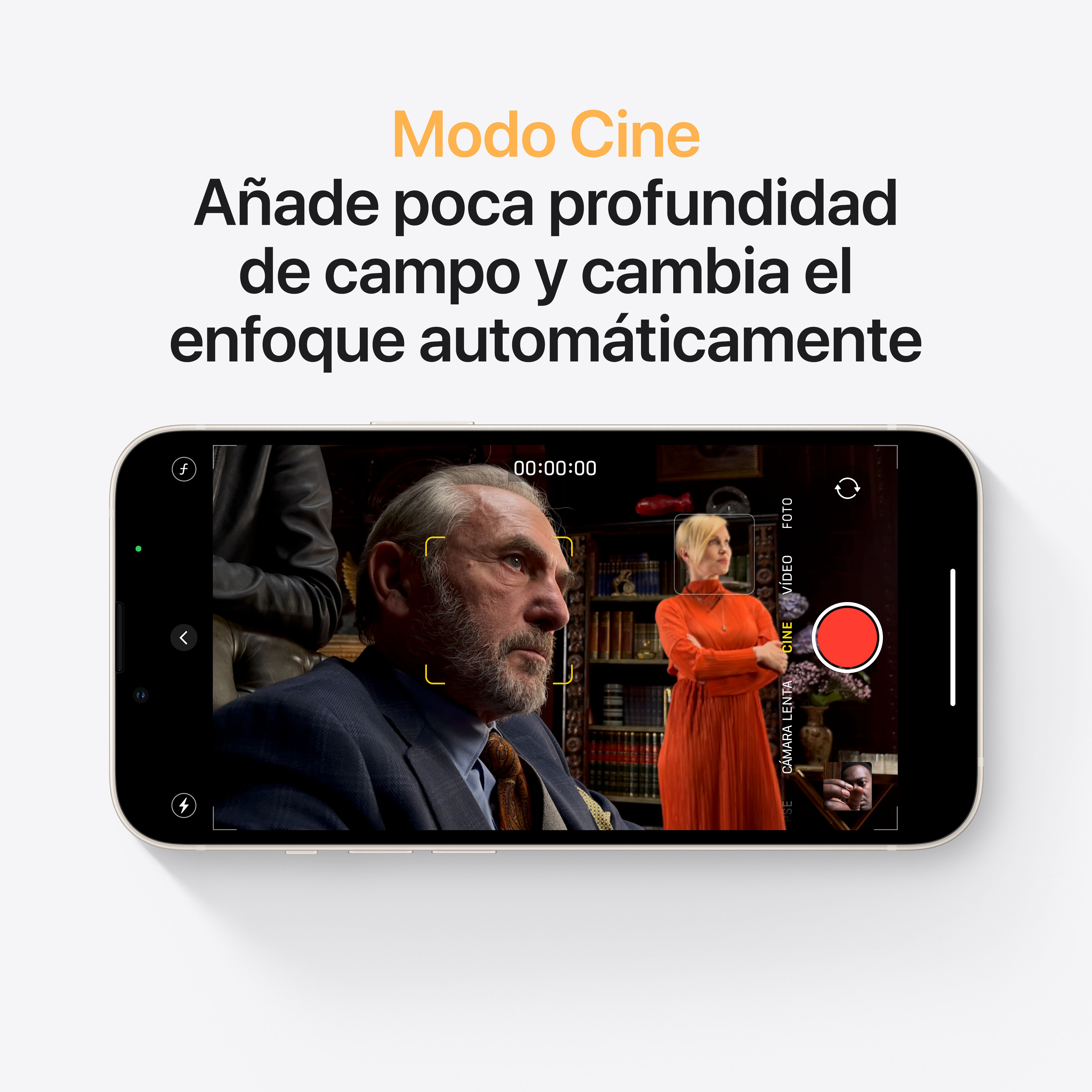 Un teléfono que muestra una escena de grabación de video. Un hombre y una mujer están en el fondo.