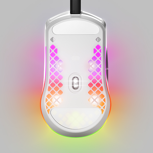 Beyaz oyun faresi, alt görünüm. RGB aydınlatma görünür.