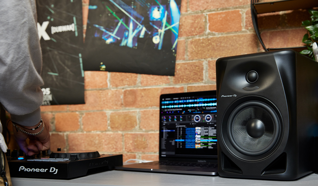 Pioneer DJ DM-40 BT su - Ingrosso Audio e Luci Salerno