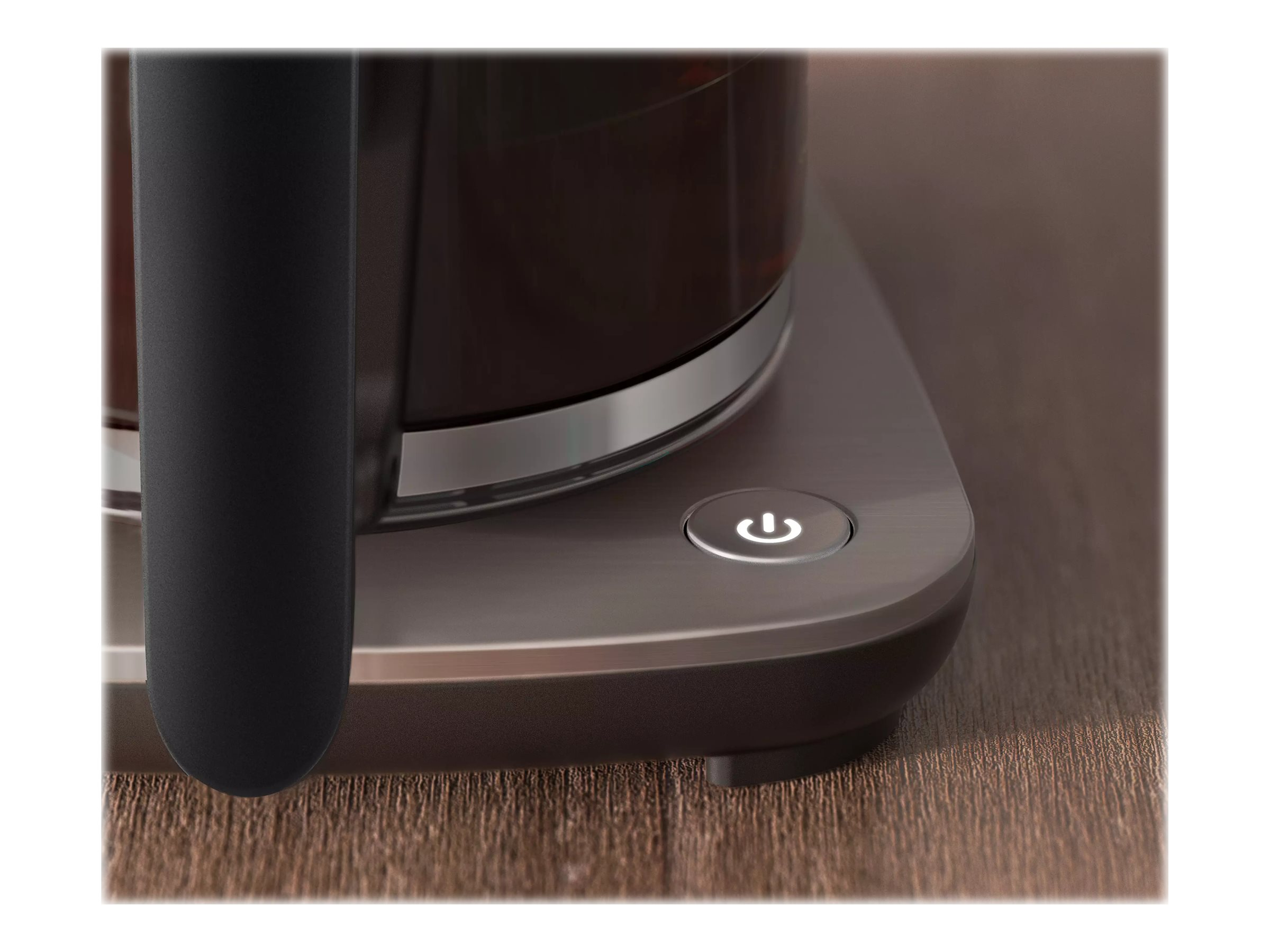 Kaffeemaschinensockel mit beleuchteter Einschalttaste.
