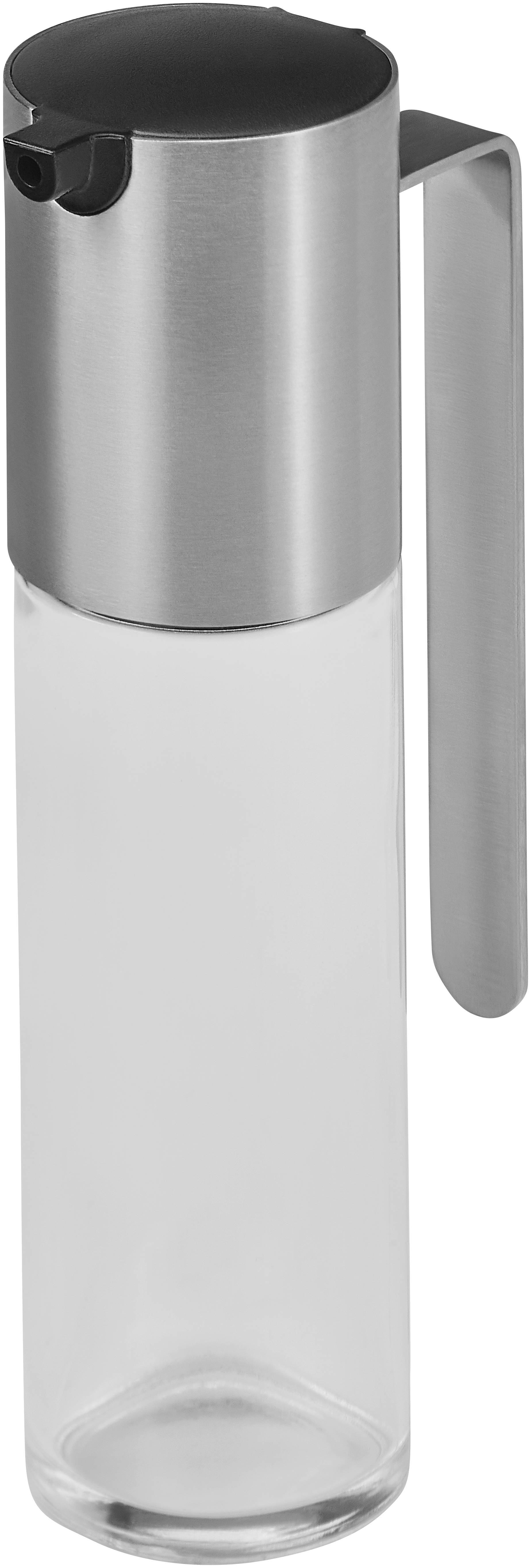 Ein transparenter Glaskrug mit silbernem Griff und Deckel, isoliert.