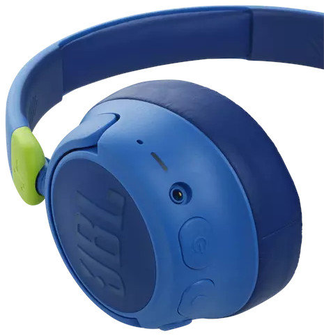 Blauwe en marineblauwe koptelefoon met groene accenten en een aan/uit-knop.