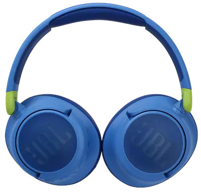 Blauwe koptelefoon met groene accenten. De koptelefoon is over-ear.