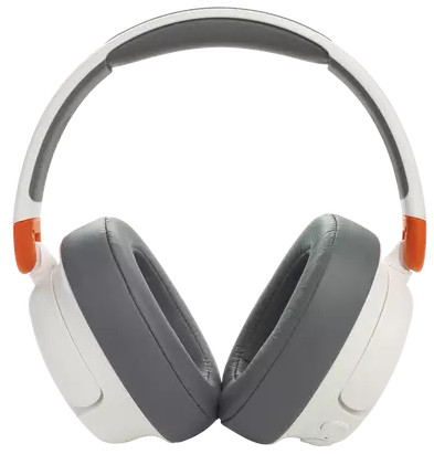 Witte en grijze koptelefoon, bovenaanzicht. Oranje accenten aan de zijkant. Oorschelpen zijn zichtbaar.