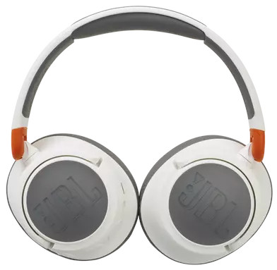 Witte en grijze koptelefoon, met oranje accenten, op een witte achtergrond.