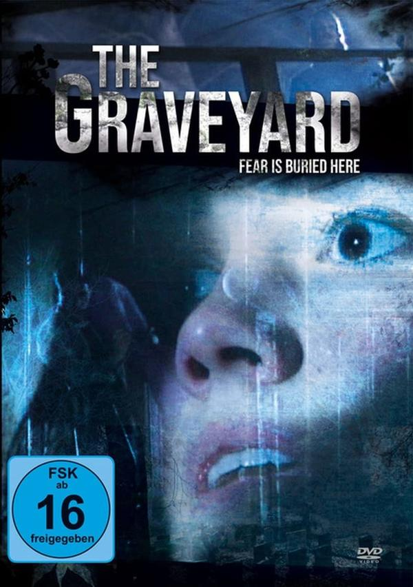 DVD-Cover. Gesicht, Auge-Nahaufnahme, Titel 'The Graveyard'. Dunkler Hintergrund, blau/weiß.