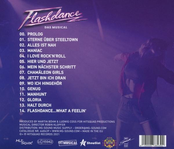 CD-Rückseite mit Titelliste für ein Musical, mit einer Frau in roter Jacke.