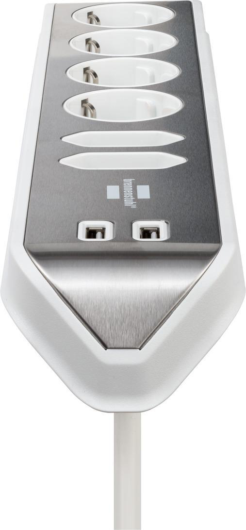 Eine Steckdosenleiste mit sechs Steckdosen und zwei USB-Anschlüssen. Sie steht auf weißem Hintergrund.