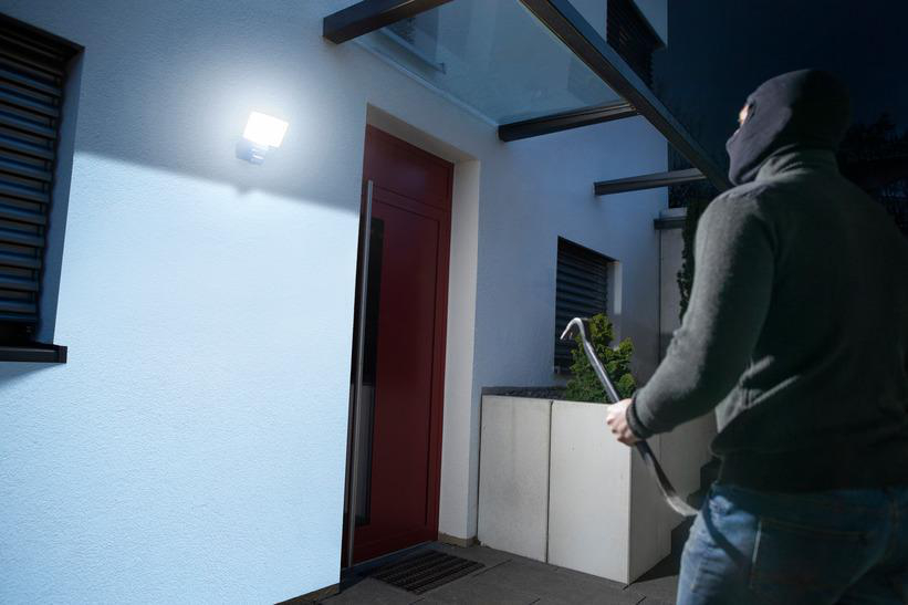 BRENNENSTUHL WiFi 2050 P LED Strahler Stufenlos einstellbar