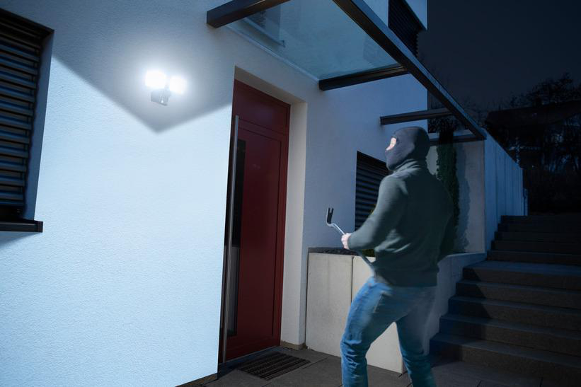 BRENNENSTUHL WiFi Duo 3050 LED Strahler Stufenlos einstellbar