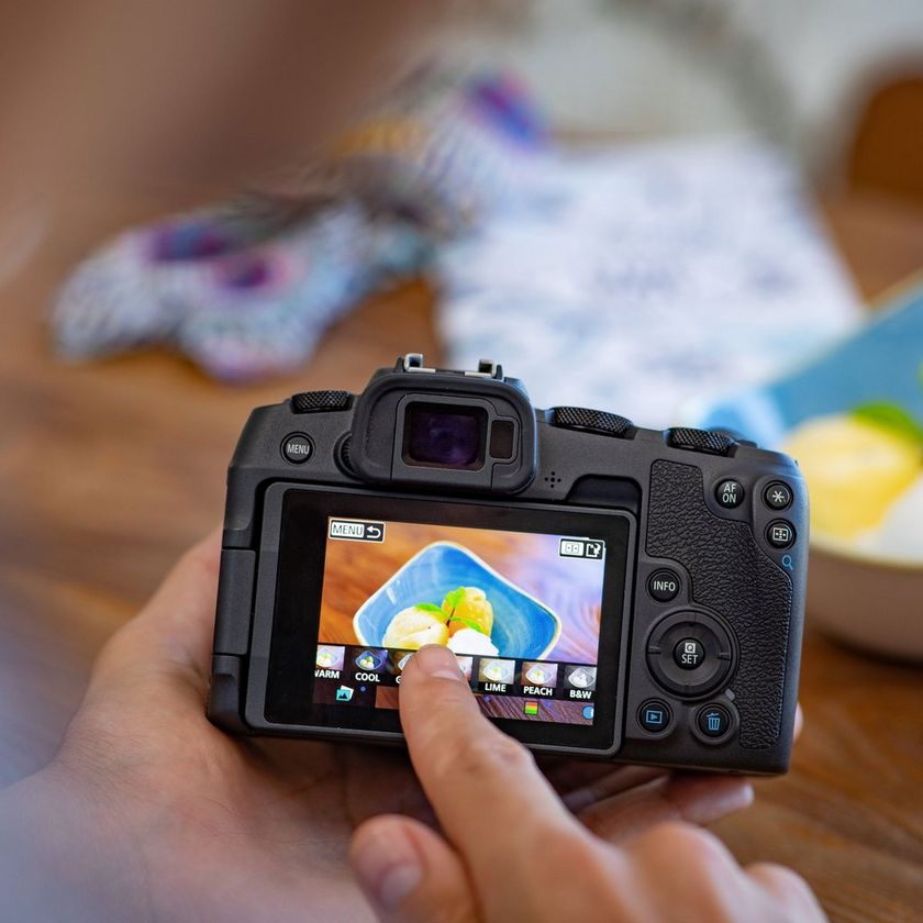 CANON Appareil photo hybride EOS RP Body (3380C003AA)