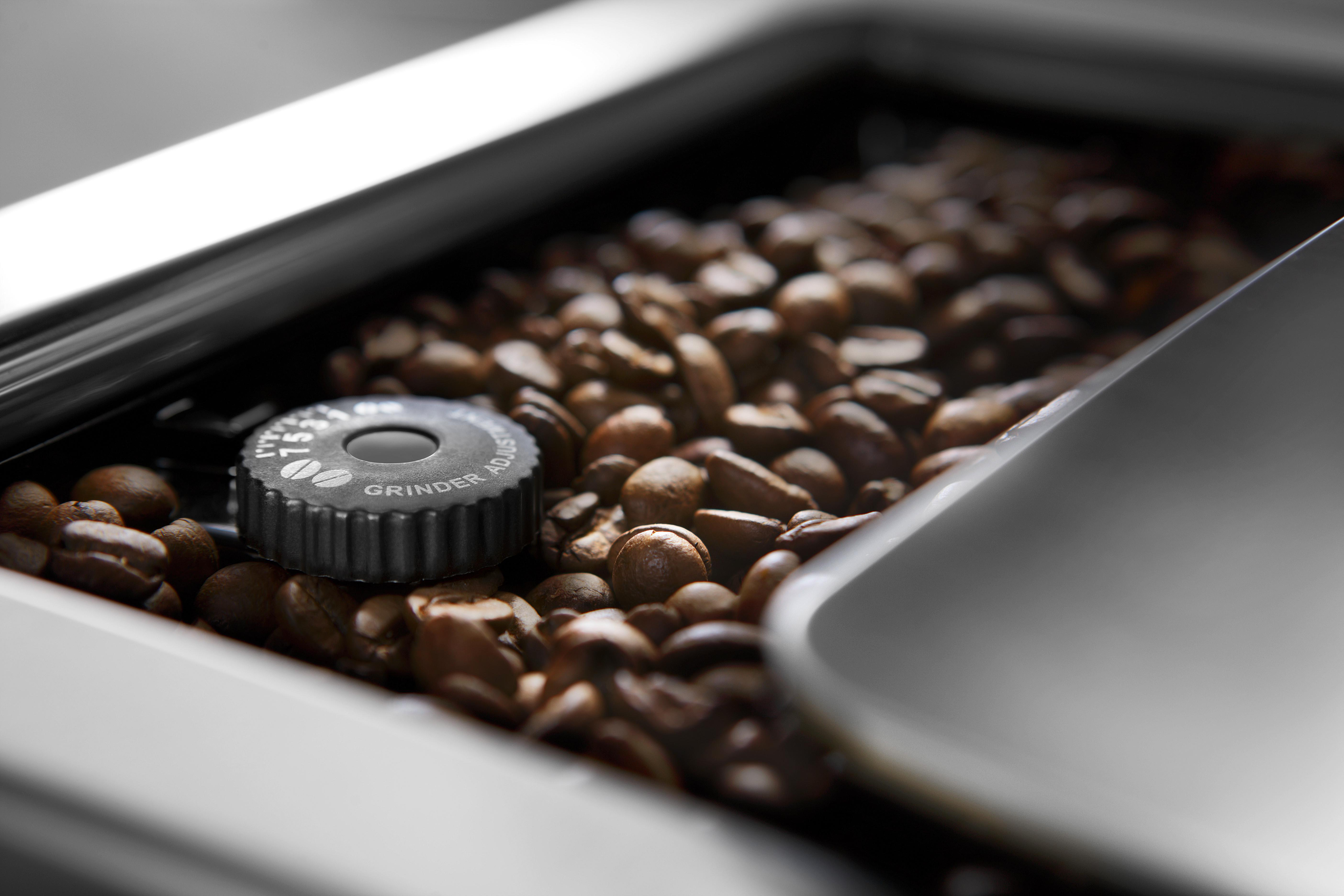 DELONGHI PrimaDonna Elite Experience ECAM656.85.MS - 13 Kaffeespezialitäten Kaffeevollautomat Silber/Schwarz