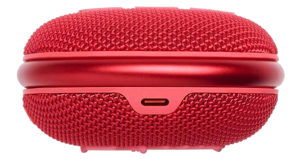 Egy piros, kerek hangszóró hálós felülettel és piros szalaggal a közepén, USB-porttal.