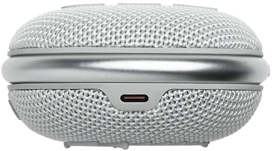 Egy kicsi, fehér, kör alakú hangszóró ezüst sávval. USB-C porttal rendelkezik.