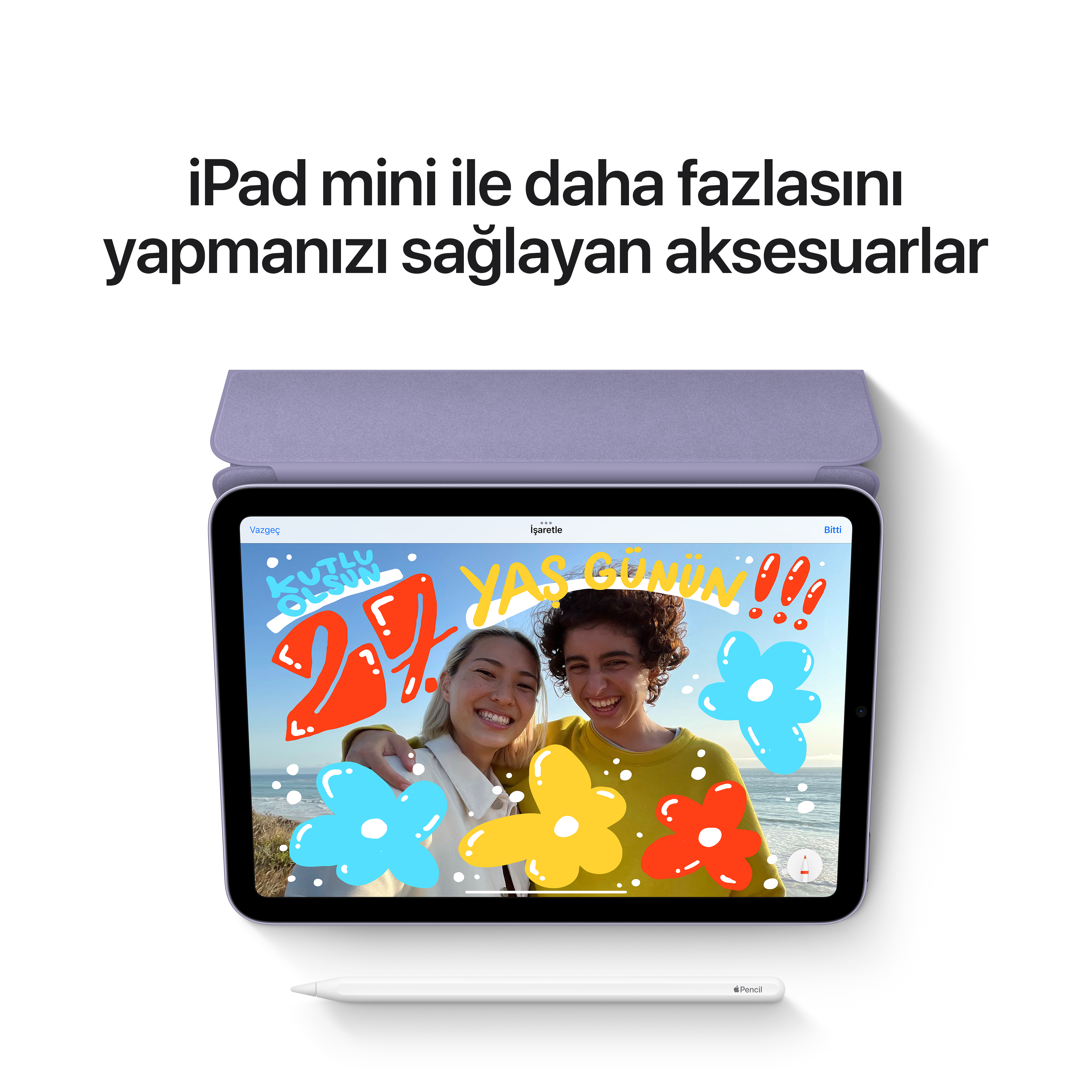 Mor kapaklı iPad. İki kişi gülümseyerek ekranda bir resim tutuyor.