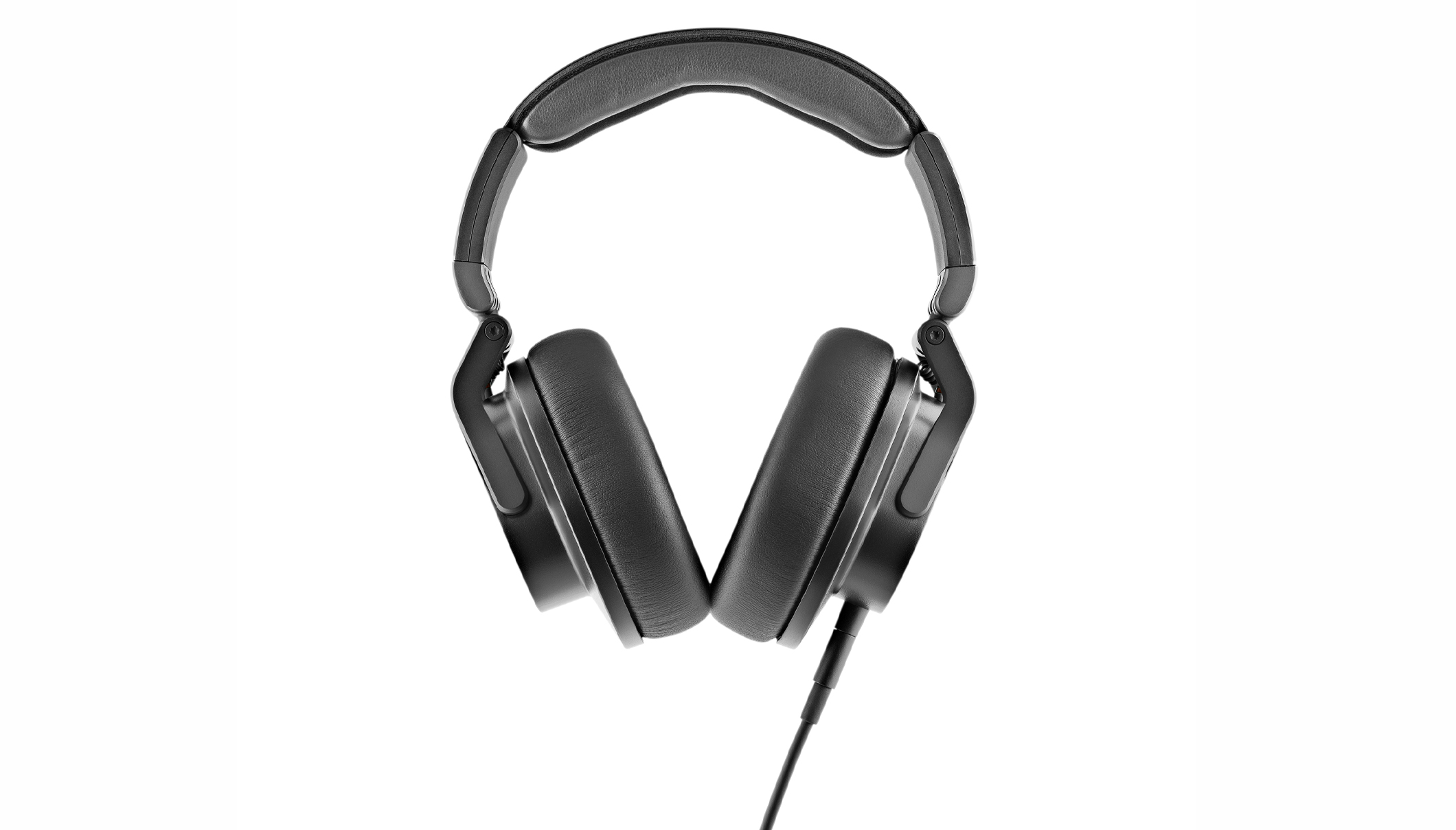 Schwarze Over-Ear-Kopfhörer mit Ohrmuscheln und einem gepolsterten Kopfband vor weißem Hintergrund.