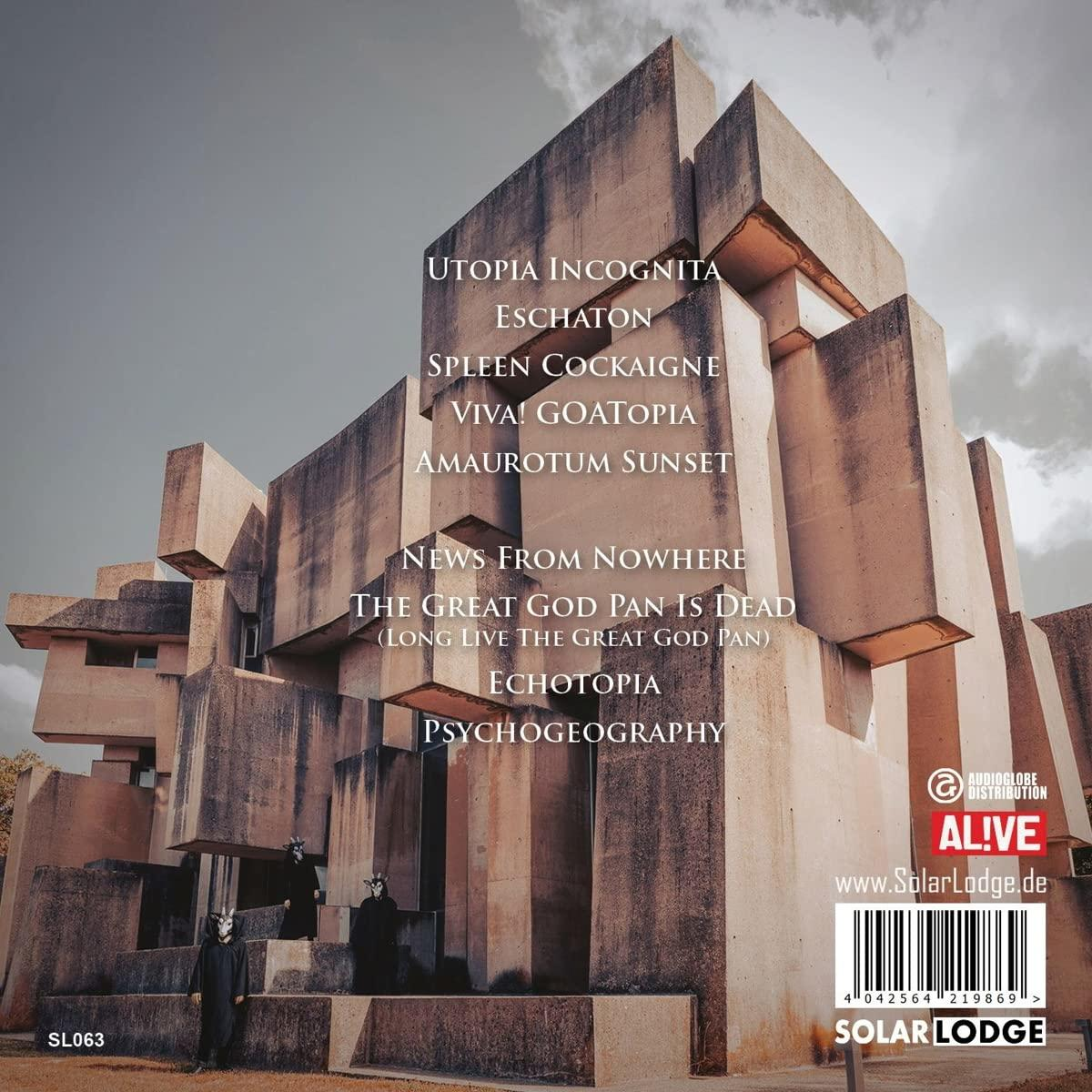 Albumcover mit Betongebäude, Text und maskierten Personen.