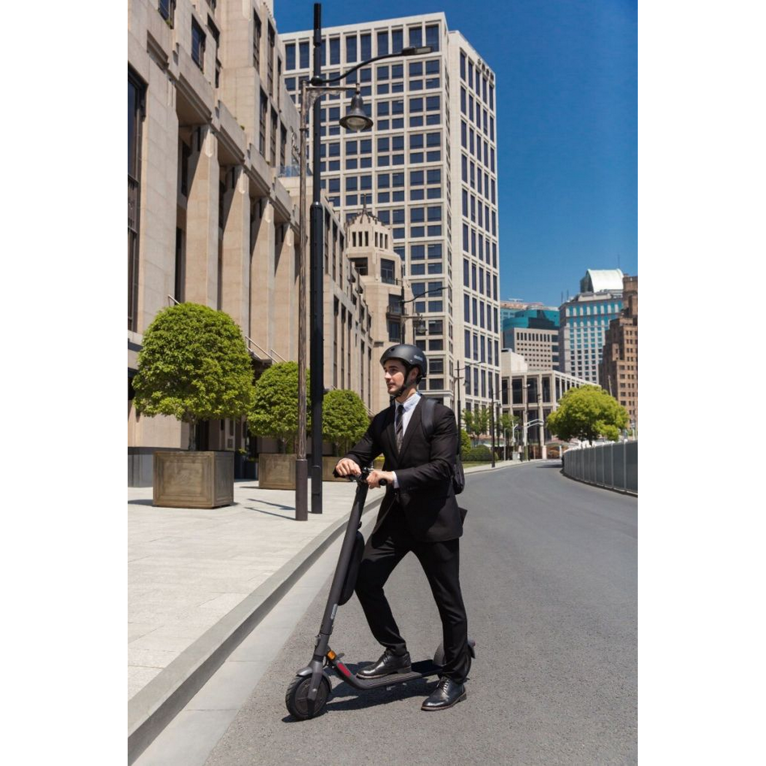 Patinete eléctrico Segway E45E, 300 W, Hasta 100 kg, 3 frenos, Velocidad 25 km/h, Autonomía 45 km, Negro