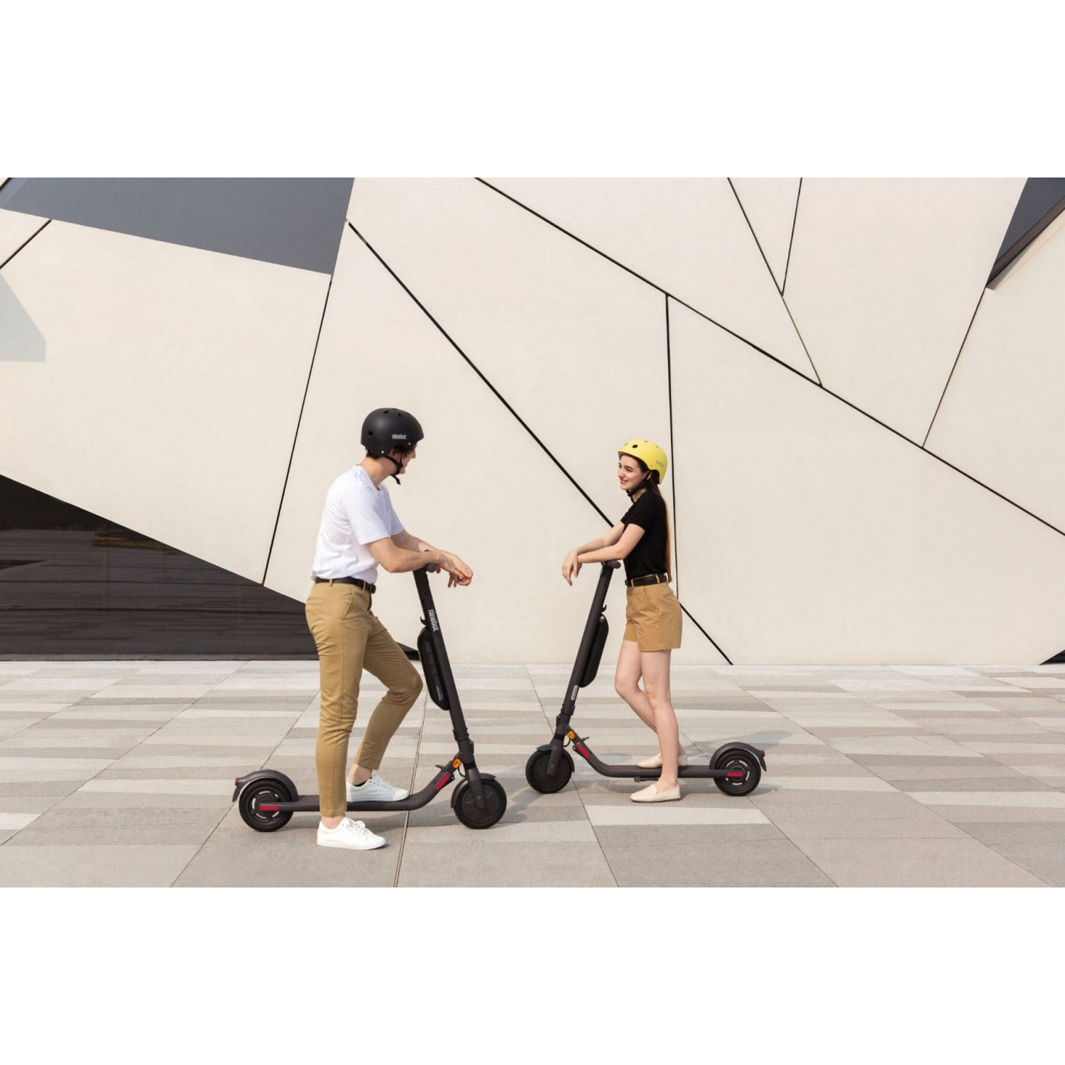 Patinete eléctrico Segway E45E, 300 W, Hasta 100 kg, 3 frenos, Velocidad 25 km/h, Autonomía 45 km, Negro