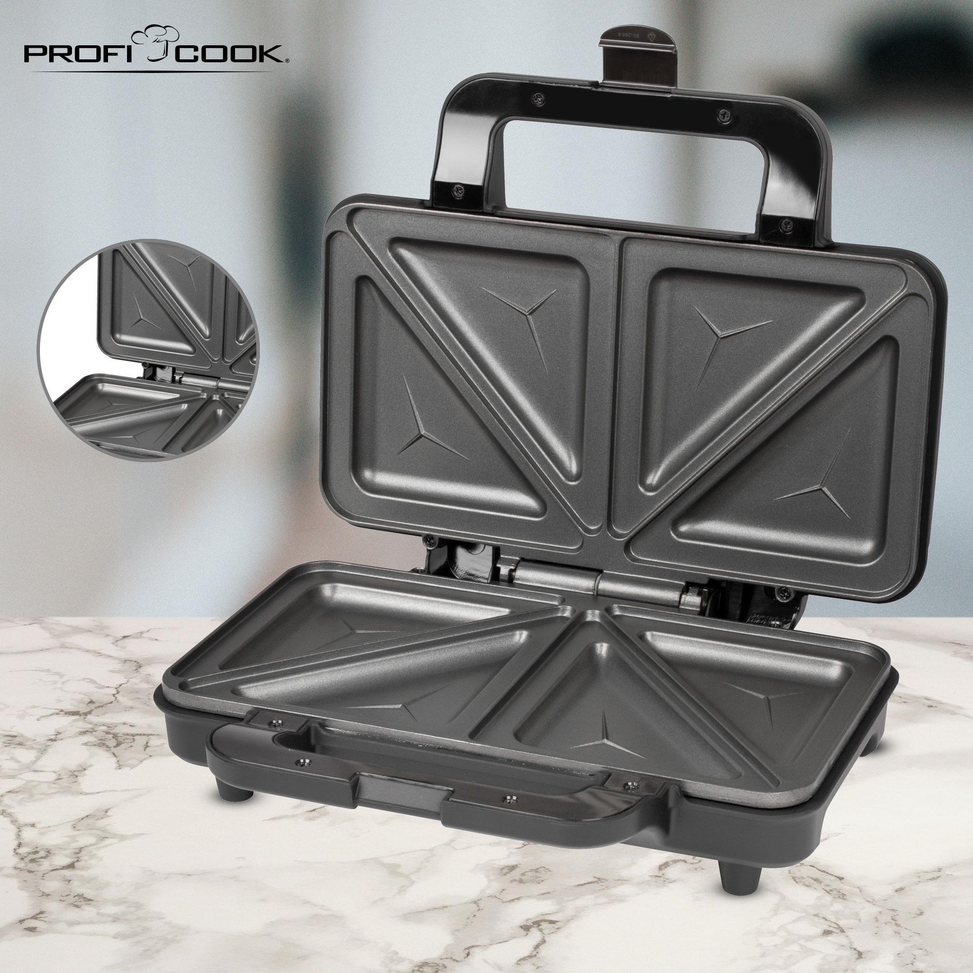 Offener schwarzer Sandwichmaker auf Marmoroberfläche. Dunkelgraue Kochplatten sichtbar.